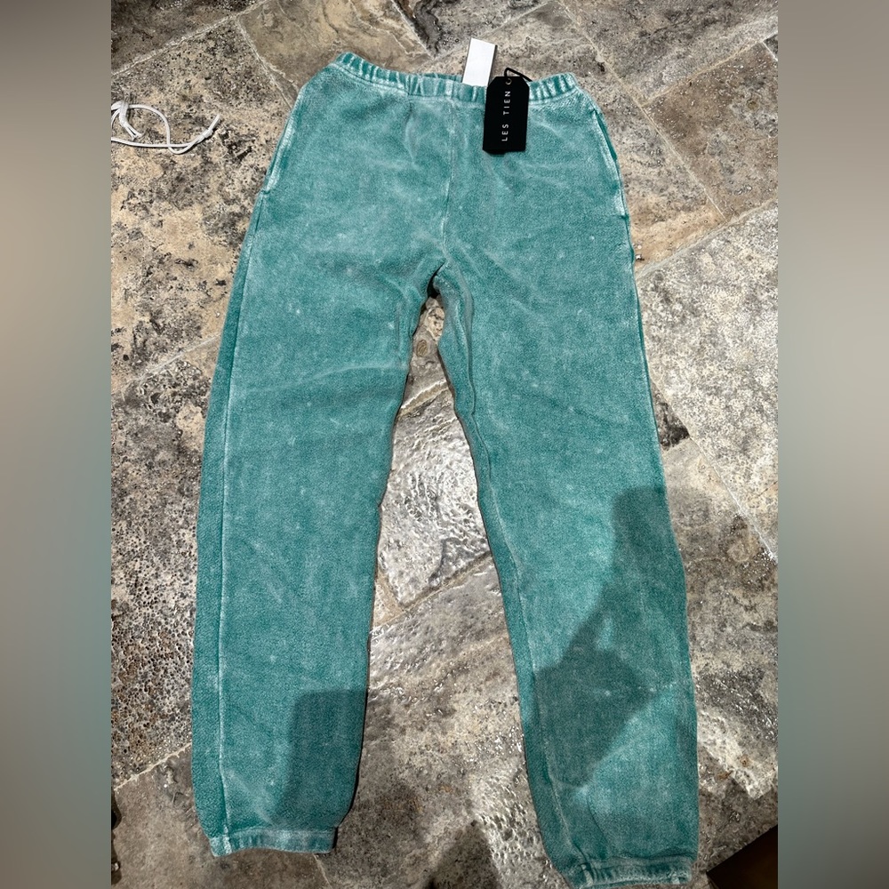 Les tien brand new sweat pant size xs but fits a small too